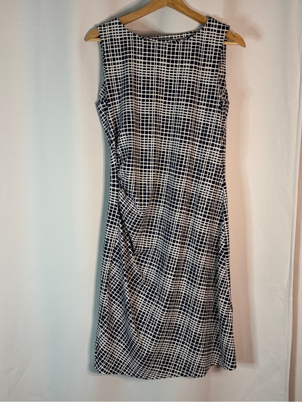 J Mclaughlin Sleeveless Grid-Print Sheath Dress in Black & White